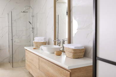 Large mirror and vessel sink in bathroom