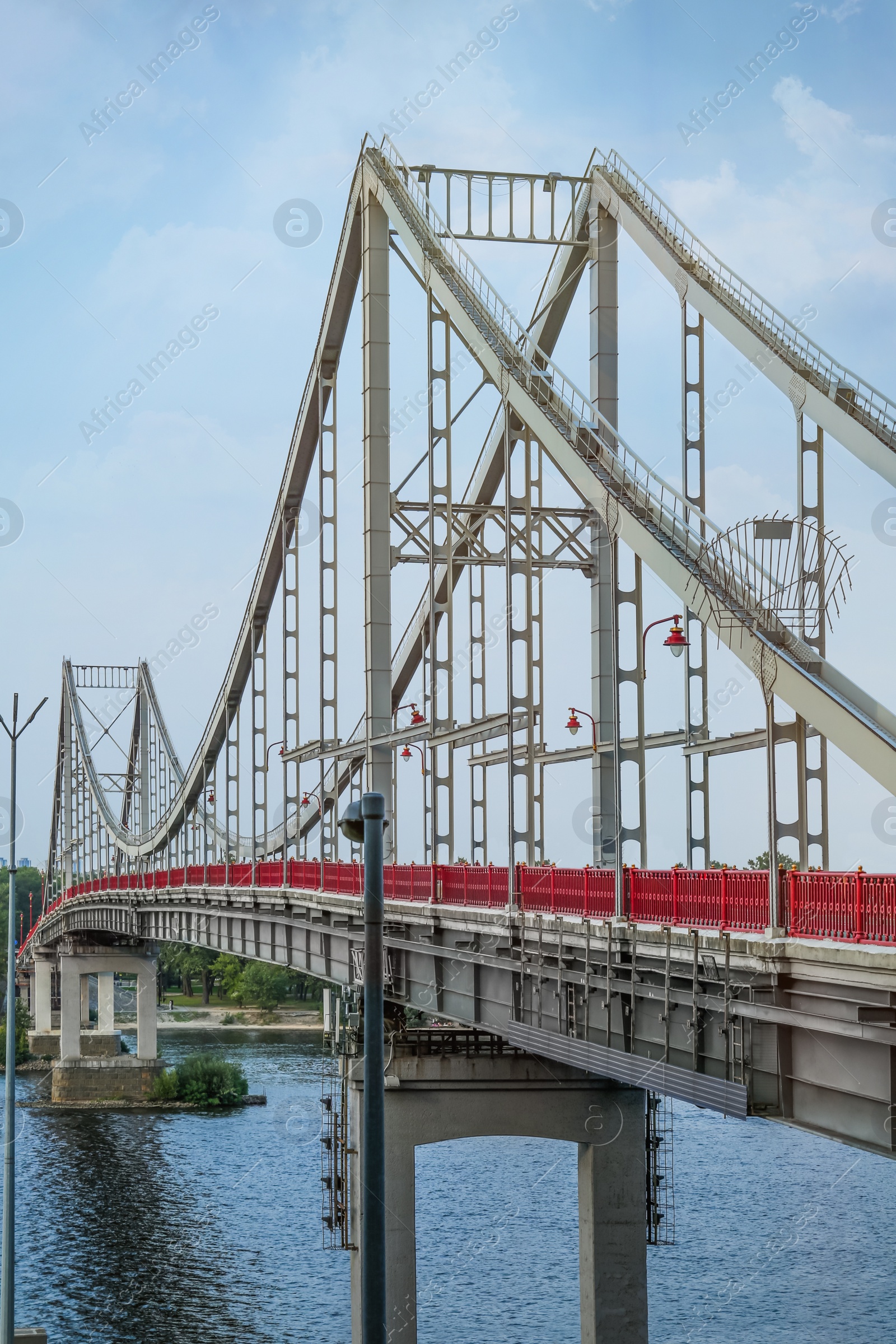 Photo of KYIV, UKRAINE - AUGUST 11, 2022: Beautiful view of modern pedestrian Park bridge over Dnipro river