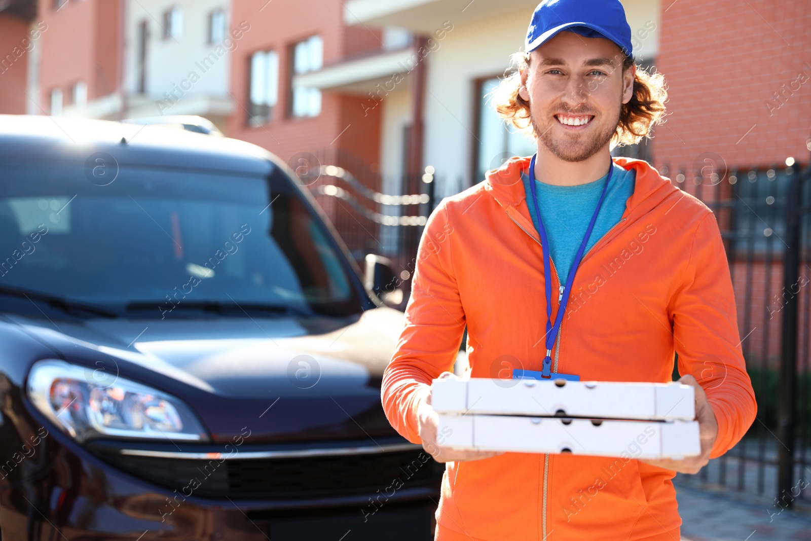 Photo of Male courier delivering food in city on sunny day