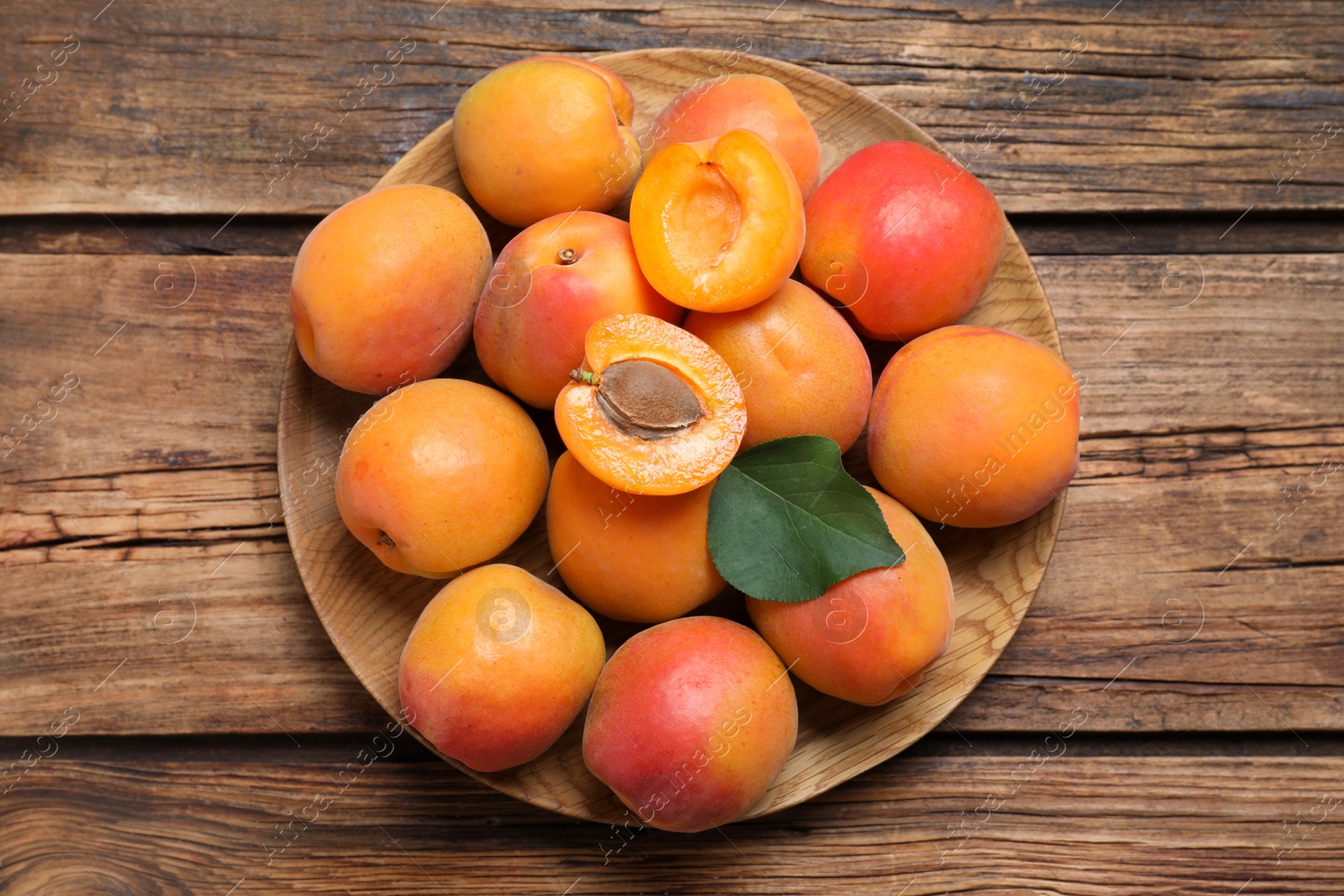 Photo of Delicious fresh ripe apricots on wooden table, top view