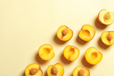 Flat lay composition with ripe peaches on color background