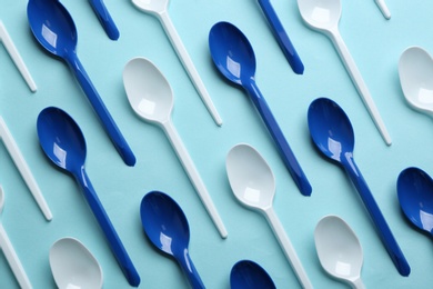 Photo of Flat lay composition with plastic spoons on color background. Table setting