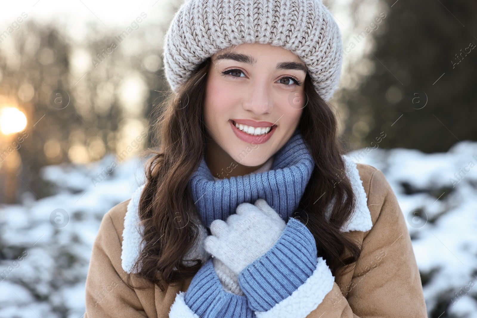 Photo of Portrait of smiling woman in snowy park