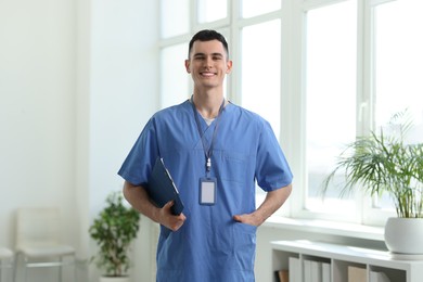 Photo of Portrait of smiling medical assistant with clipboard in hospital