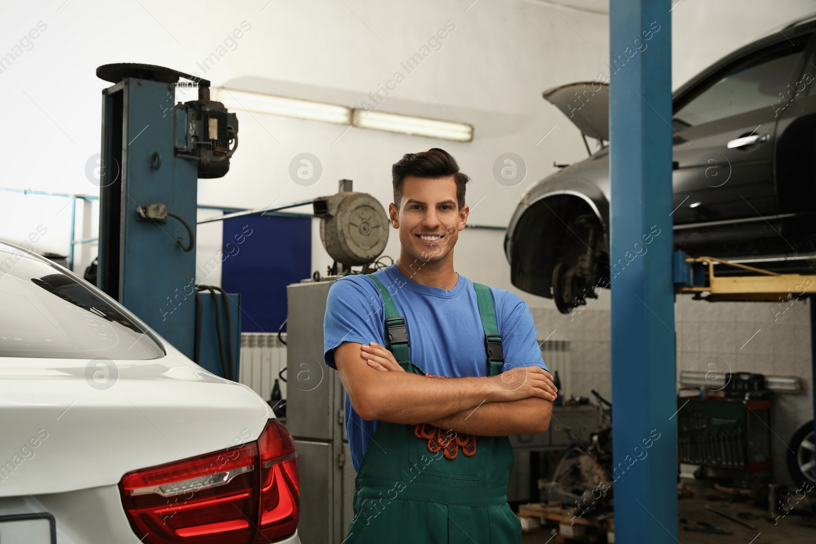 Photo of Portrait of professional mechanic at automobile repair shop