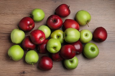Photo of Fresh ripe red and green apples on wooden table, flat lay