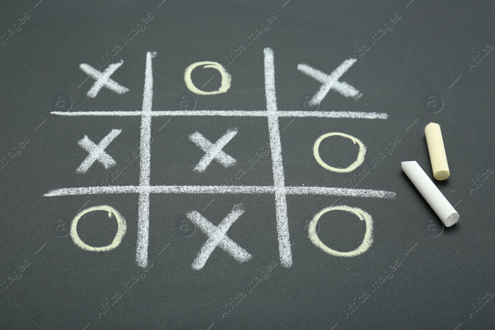 Photo of Tic tac toe game drawn on chalkboard