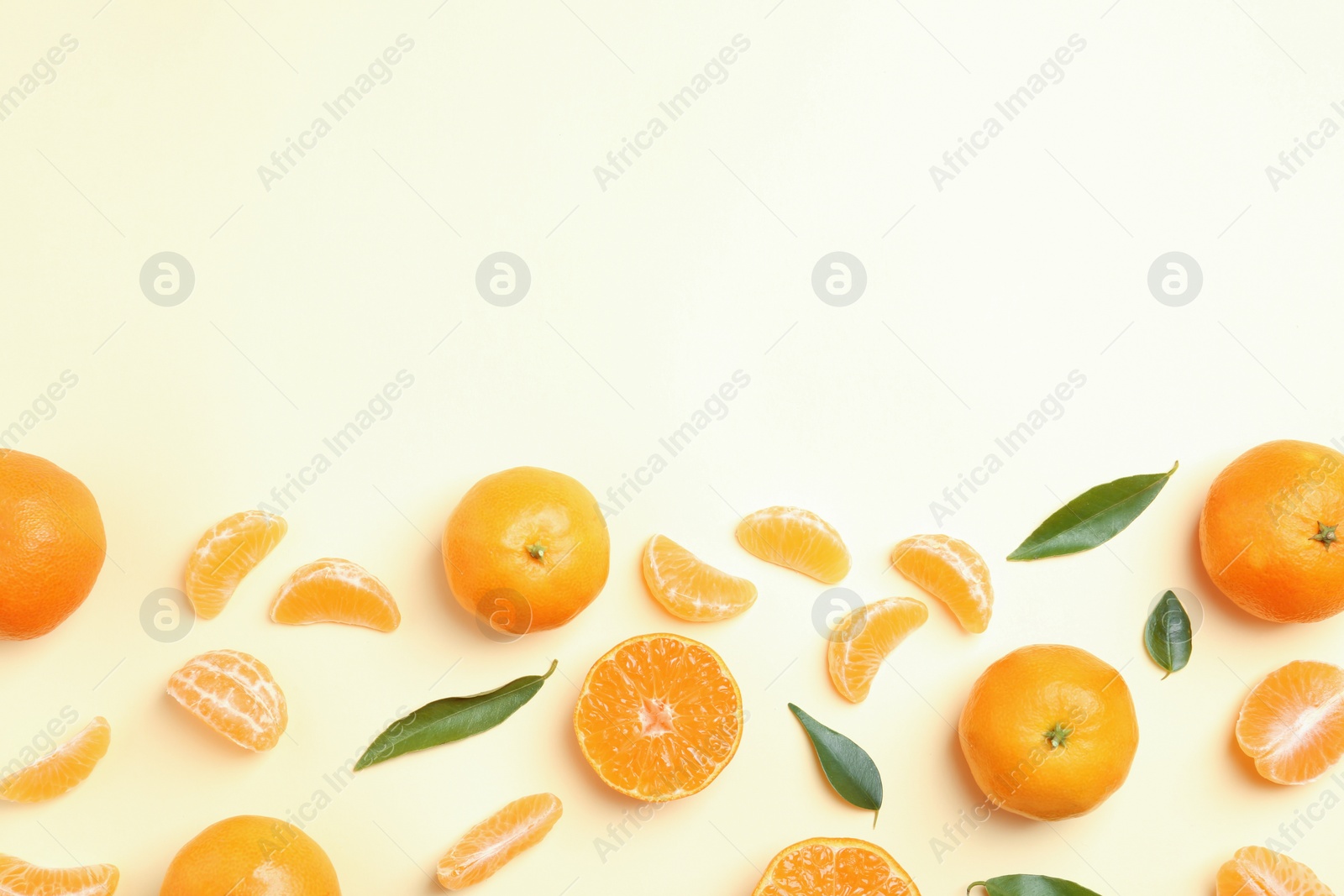 Photo of Composition with tangerines and leaves on color background, flat lay. Space for text