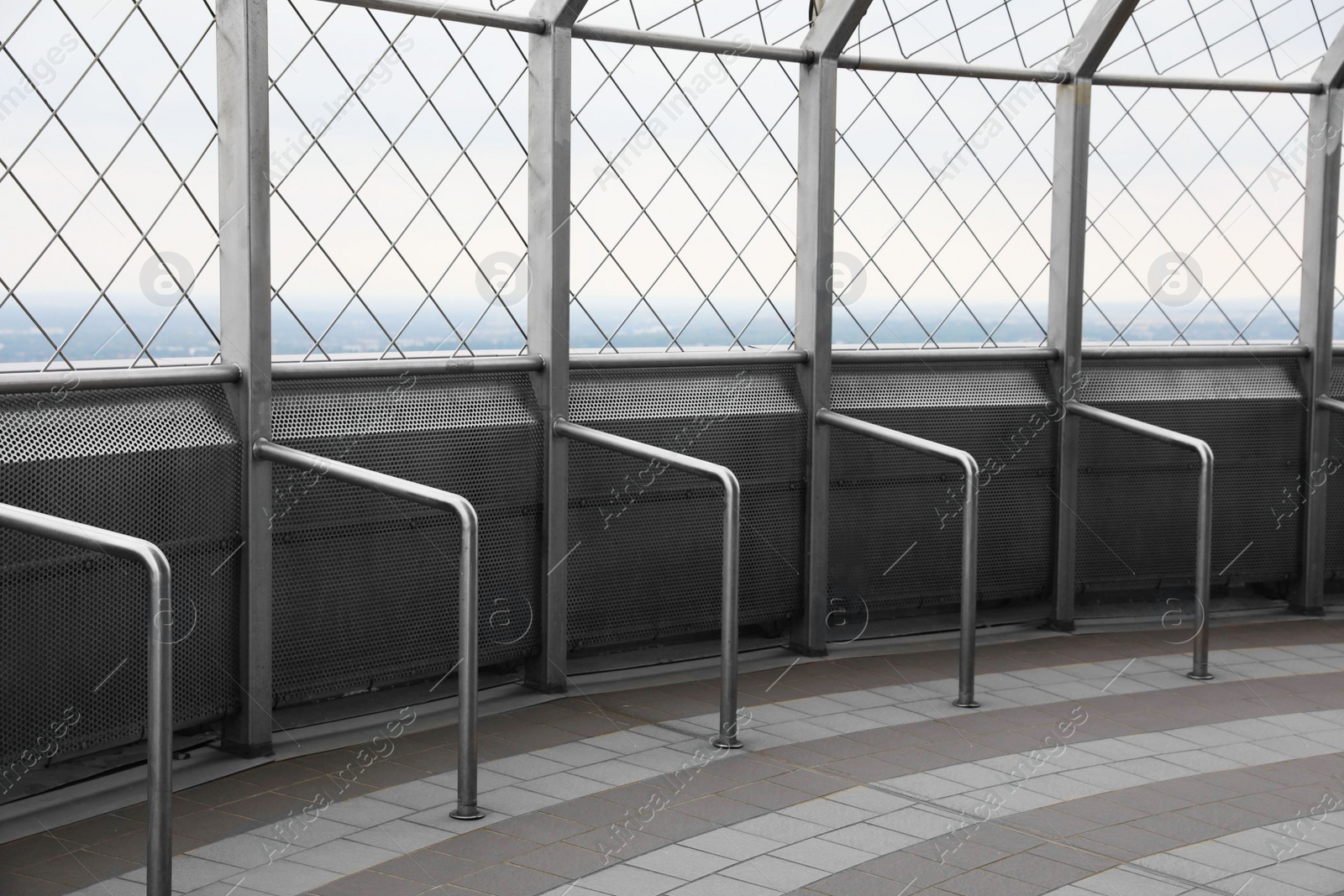 Photo of Enclosed observation deck equipped with metal handrails