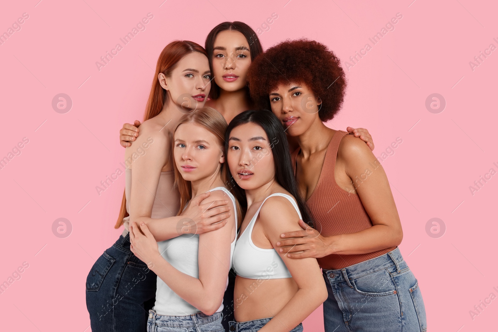 Photo of Portrait of beautiful young women on pink background