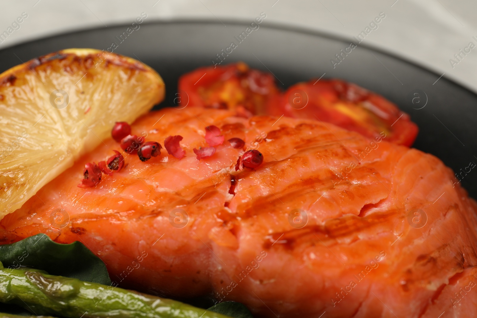 Photo of Piece of tasty grilled salmon on plate, closeup