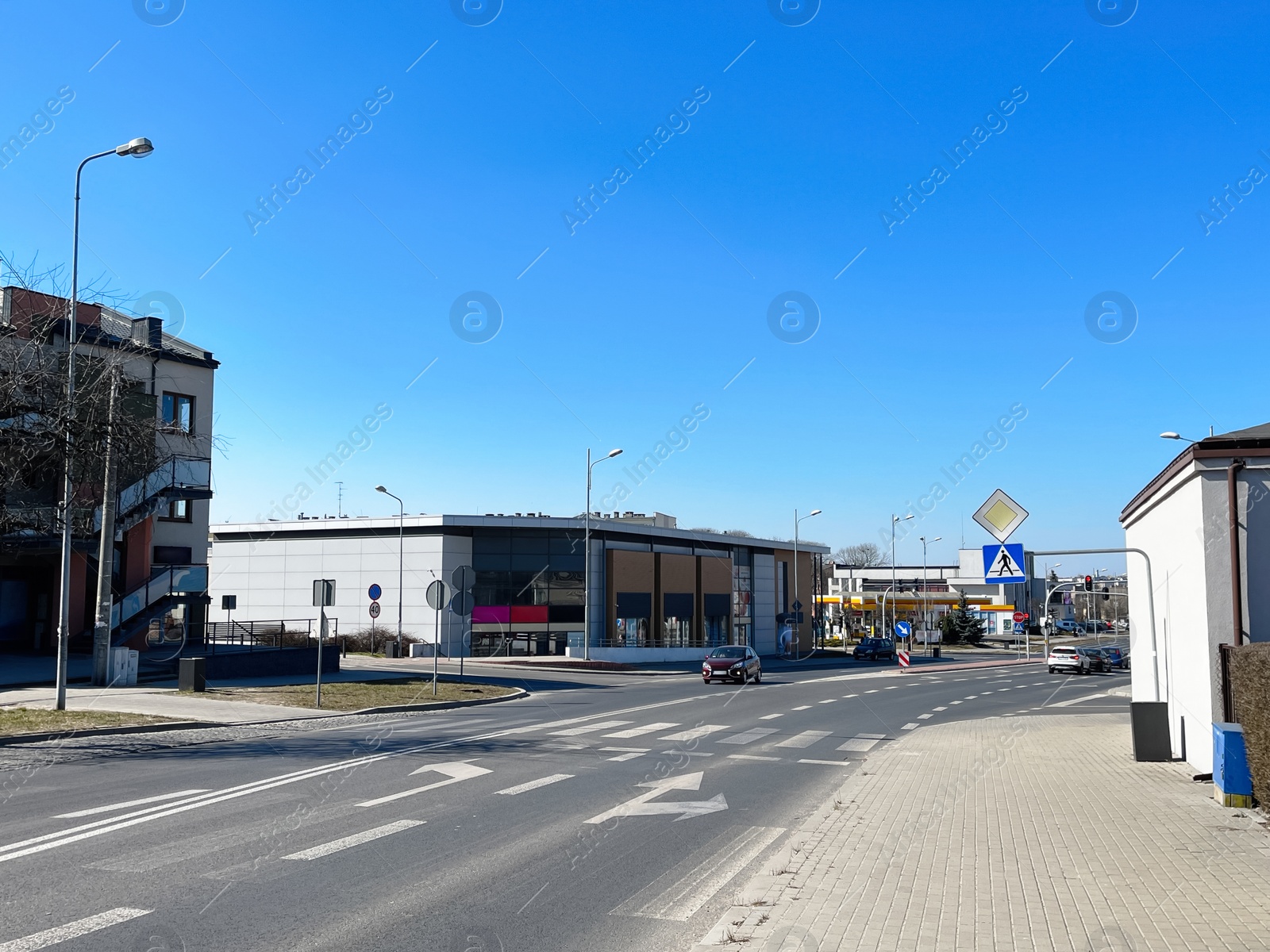 Photo of View of cityscape under blue sky on sunny day