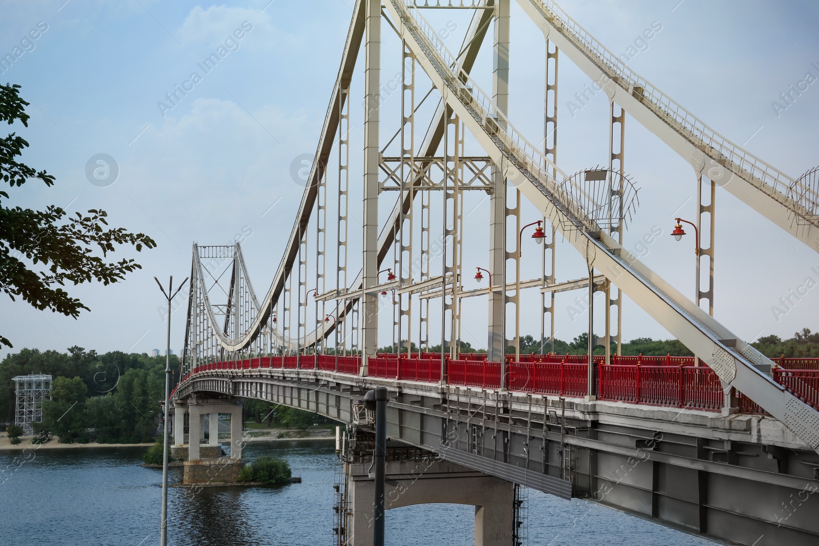 Photo of KYIV, UKRAINE - AUGUST 11, 2022: Beautiful view of modern pedestrian Park bridge over Dnipro river
