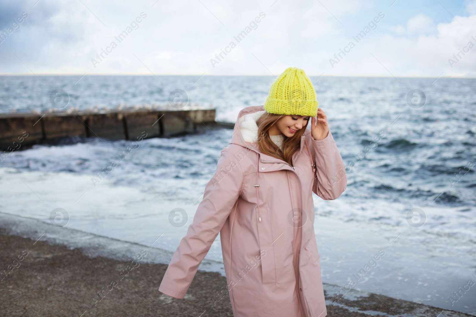 Photo of Portrait of beautiful young woman near sea