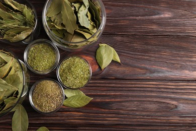 Photo of Whole and ground bay leaves on wooden table, flat lay. Space for text