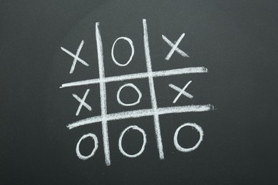 Photo of Tic tac toe game chalked on blackboard