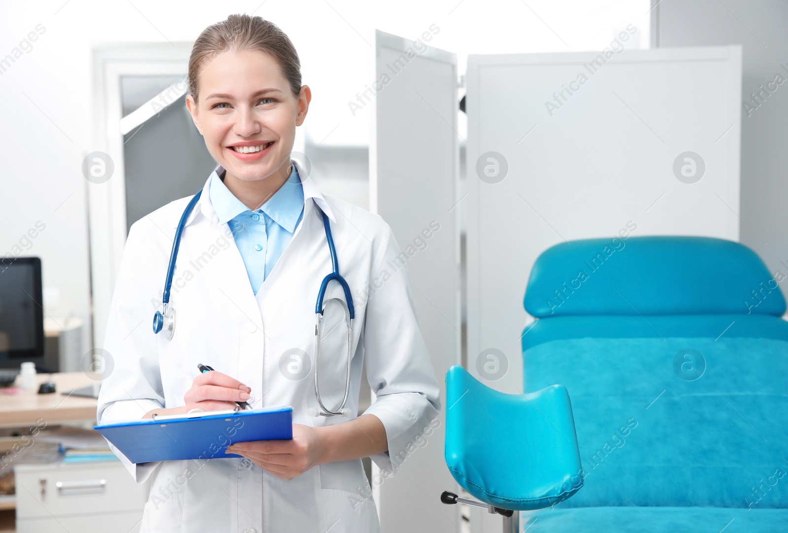 Photo of Portrait of young gynecologist with clipboard at workplace