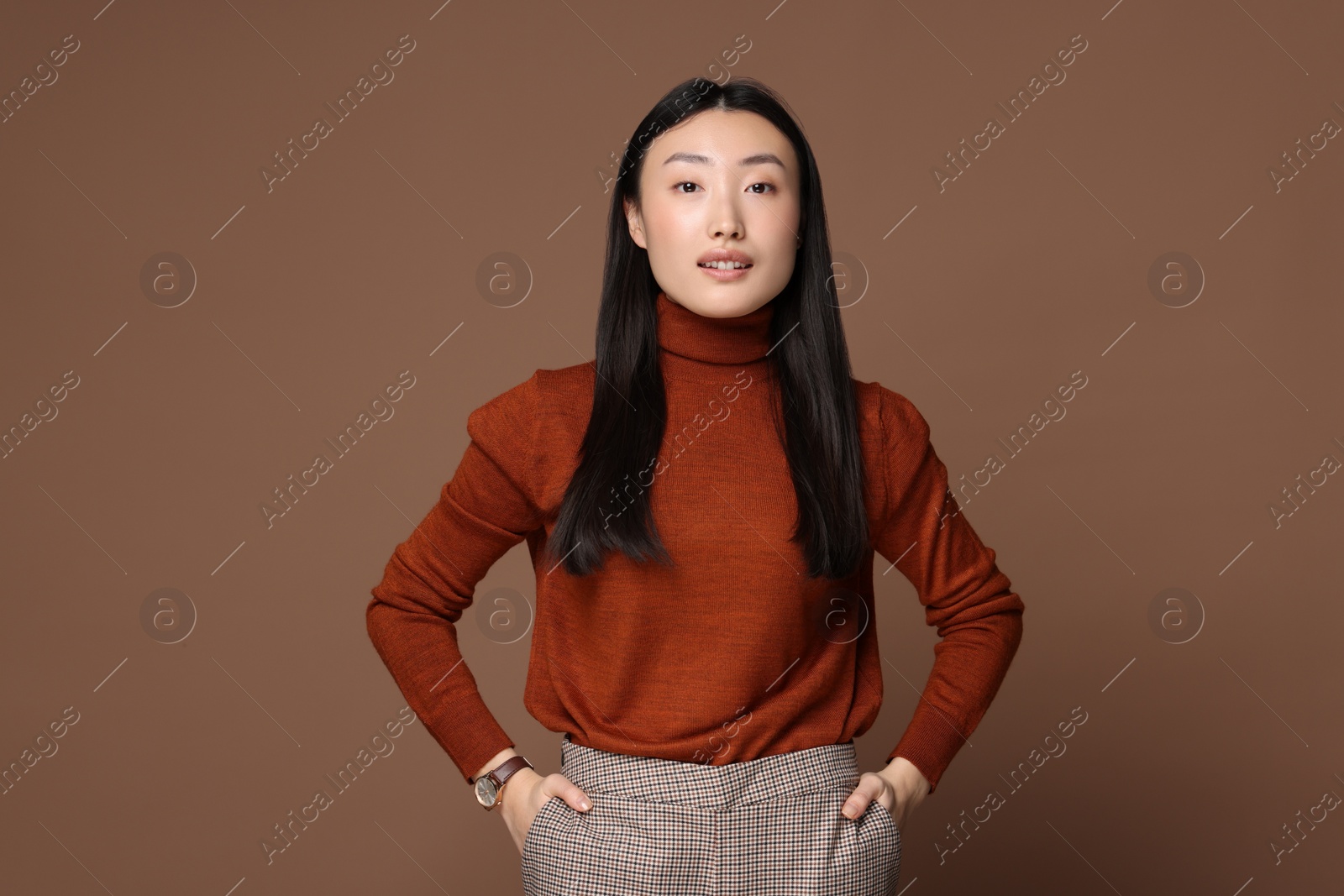 Photo of Portrait of smiling woman on brown background