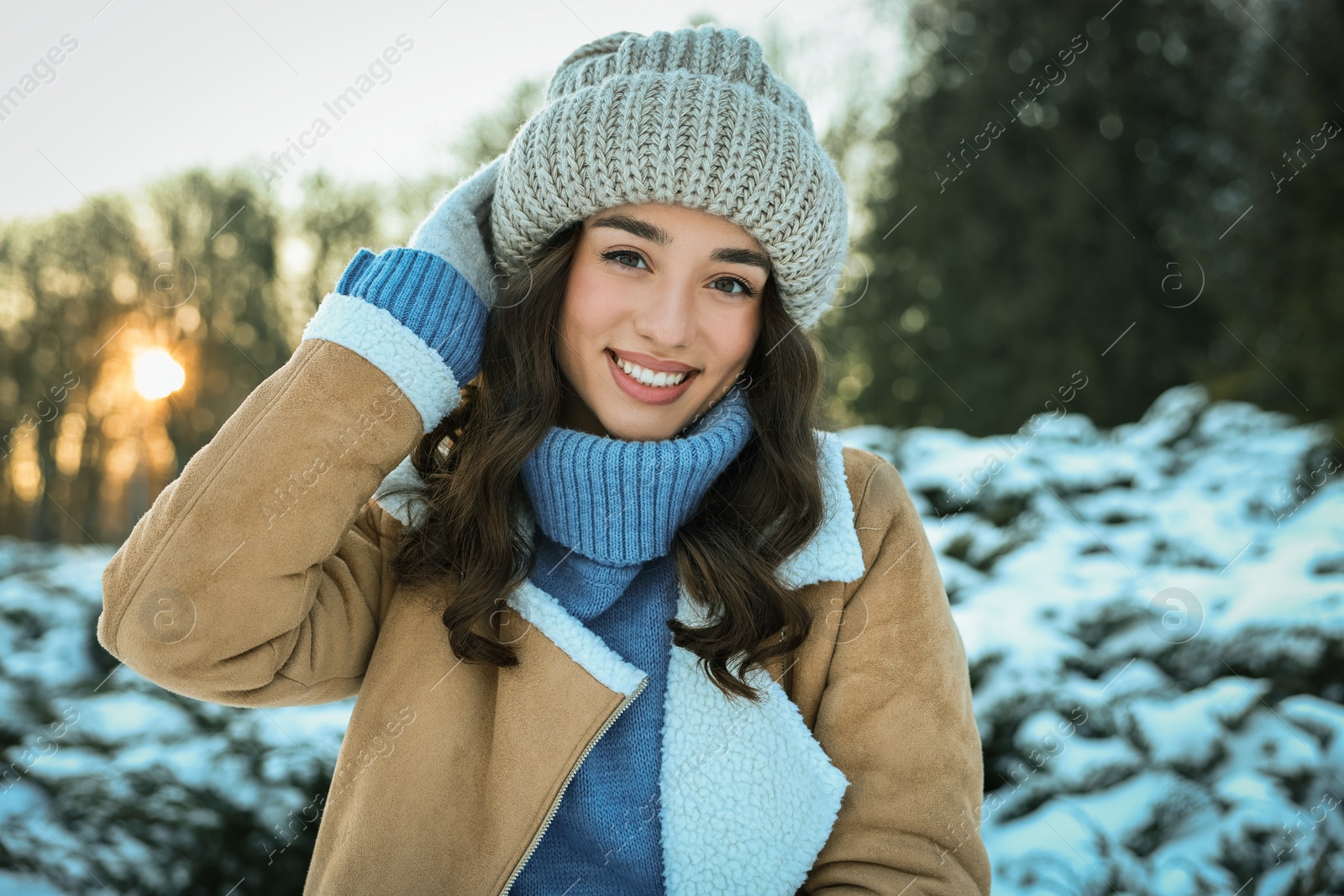 Photo of Portrait of smiling woman in snowy park