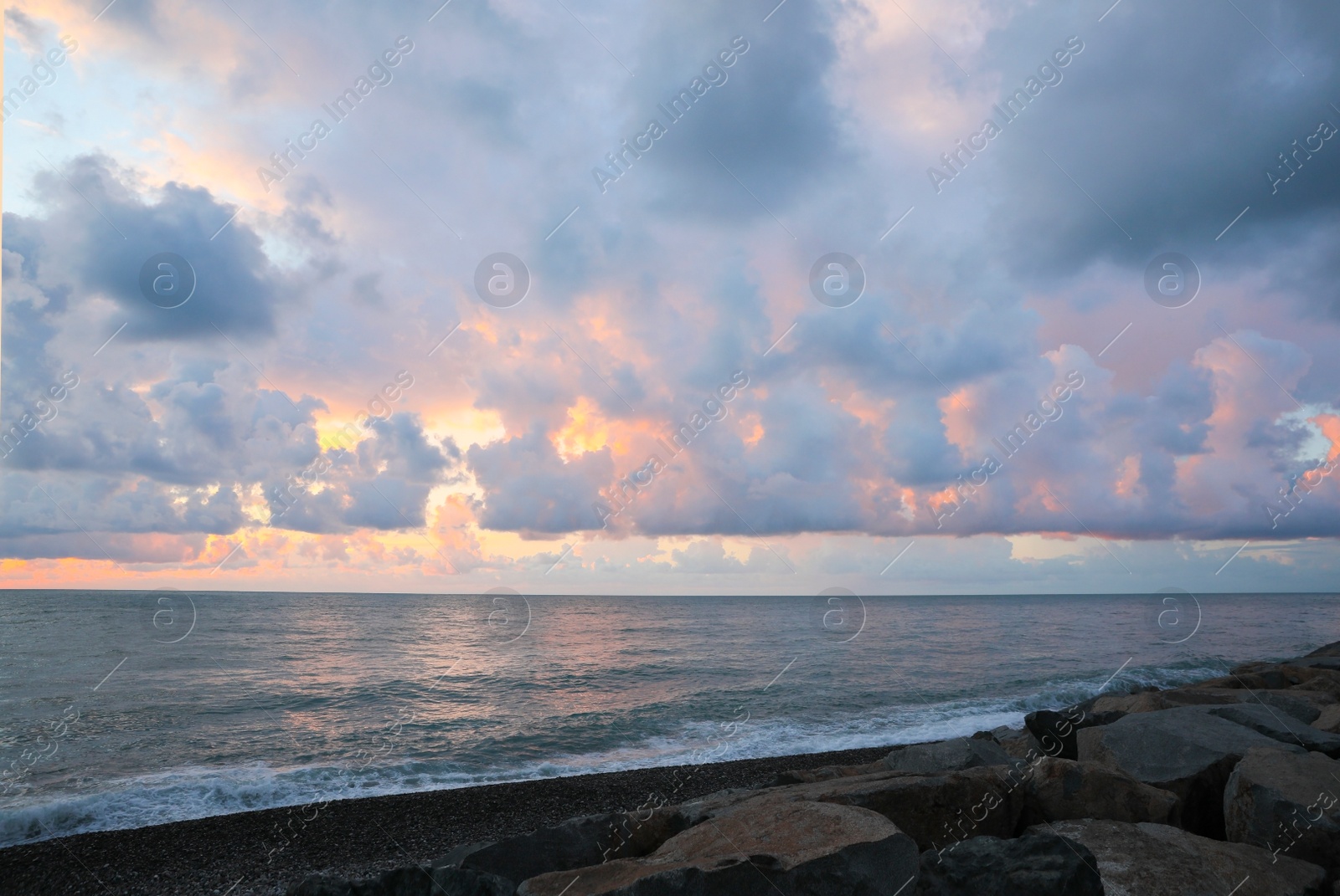 Photo of Picturesque view of sky with heavy rainy clouds over sea