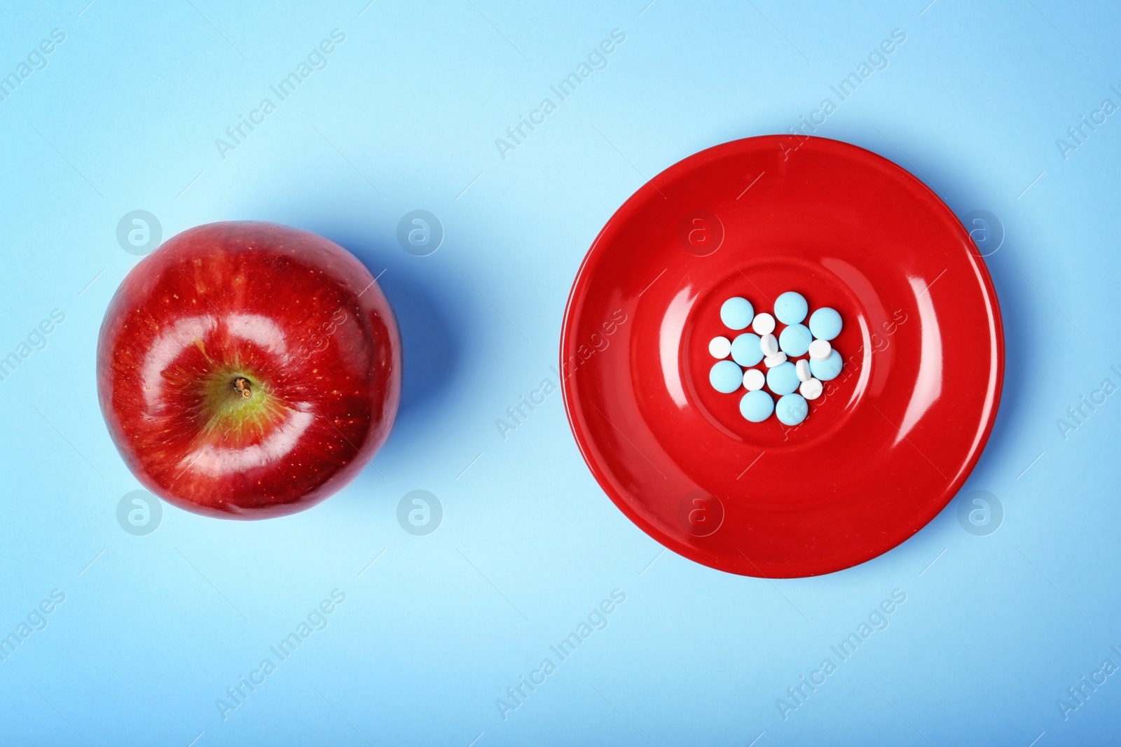 Photo of Apple and plate with weight loss pills on color background, flat lay