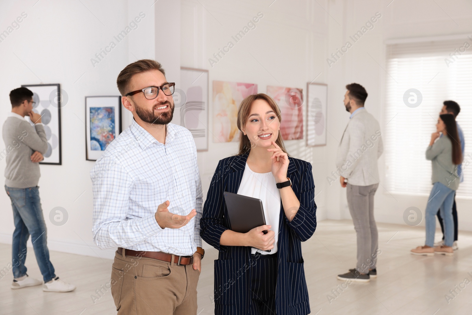 Photo of Happy couple at exhibition in art gallery